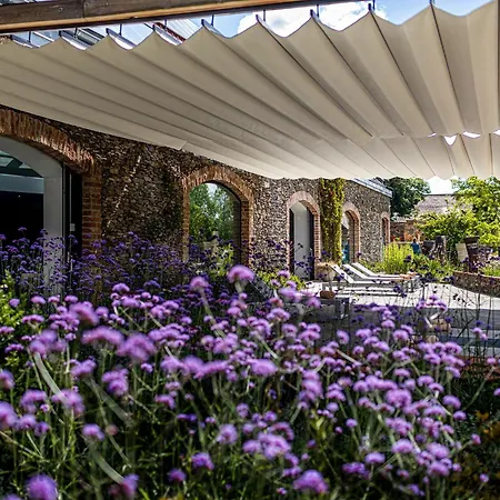 Uroczysko Siedmiu Stawow & By L'occitane Hotel 4*