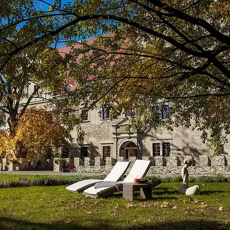 Uroczysko Siedmiu Stawow & By L'occitane 호텔